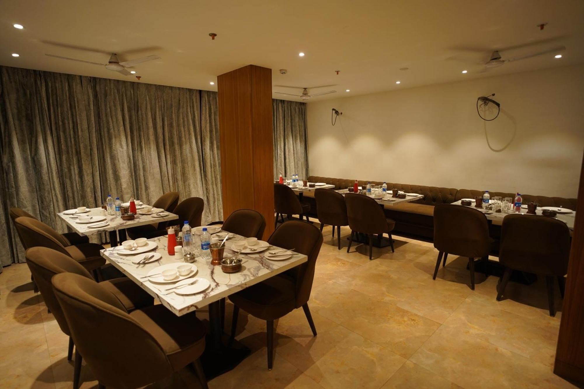 Hotel Mumbai House Express Udaipur Luaran gambar